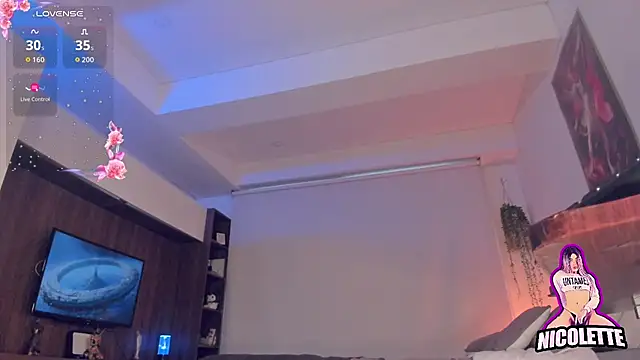nicolette_tay