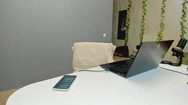 Yesss_Lilith live cam on StripChat