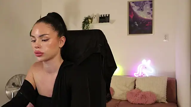 TatianaXoxo1 live cam on StripChat