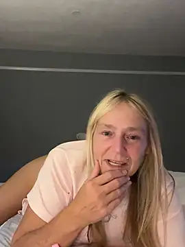 Blondnboujee53