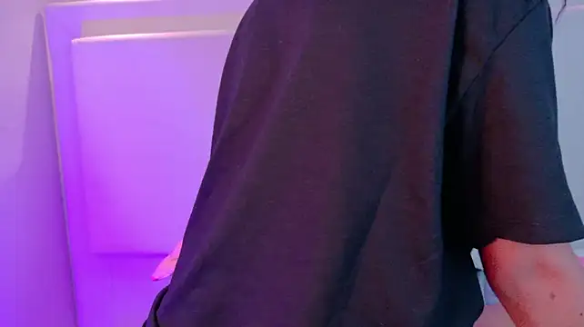 NaomiKlarc live cam on StripChat