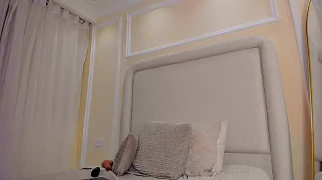 KatieBoison live cam preview