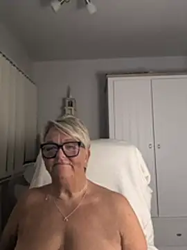 Bridget-valentine live cam preview