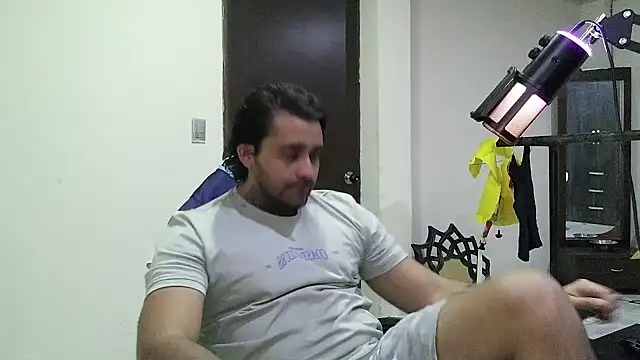 aronmiller404 on Stripchat