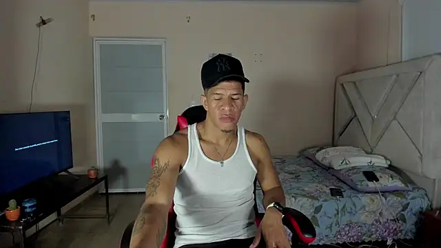 Felipe-ReyesF4 live cam preview