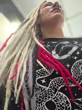 PinkTheHawk live cam preview