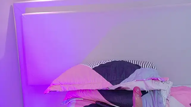 NaomiKlarc