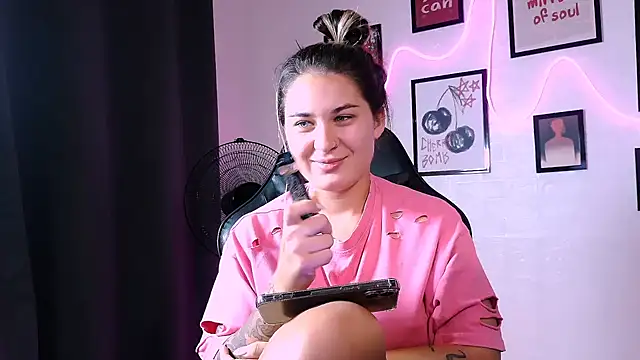AlisaFrost live cam on StripChat