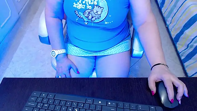 leonela_69 live cam preview