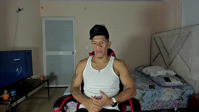 Felipe-ReyesF4 live cam on StripChat