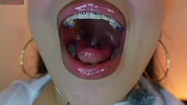 mia_roux1 live cam preview