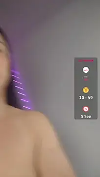 Emma_Hotkiss