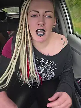 PinkTheHawk live cam preview
