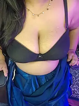 Curvy_Pooja