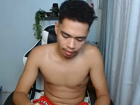 curlyasian_njxx