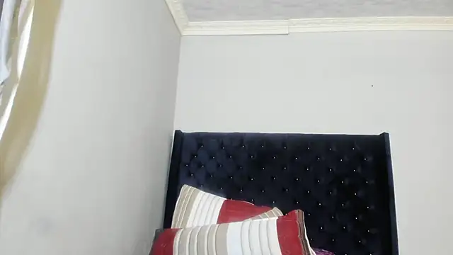 ConnieSmall24 live cam on StripChat