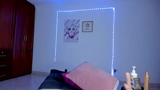 luna_dollie live cam preview