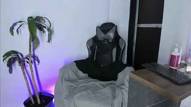 Miaa_Foxx03