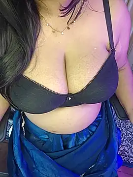 Curvy_Pooja