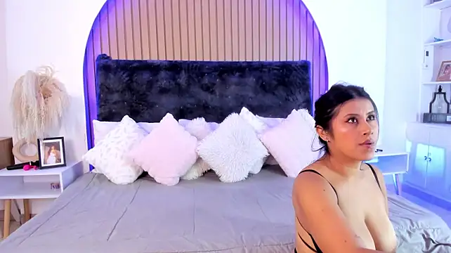 Karlagonzales_ live cam on StripChat