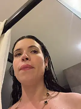 Rafaellaz live on Stripchat