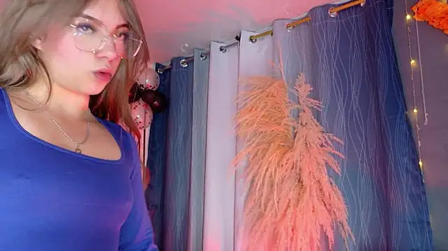 ammyjones_ (F teen) - Ride the pillow