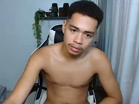 curlyasian_njxx
