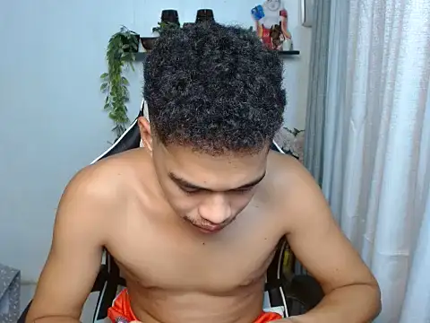curlyasian_njxx