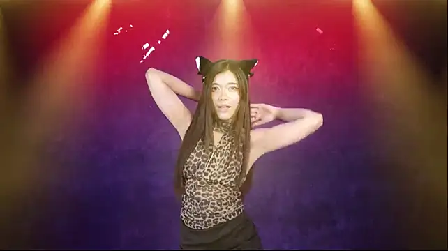 Moon-Velvet live cam preview