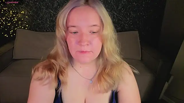 Sophia_Millery live cam on StripChat