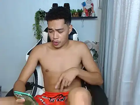 curlyasian_njxx