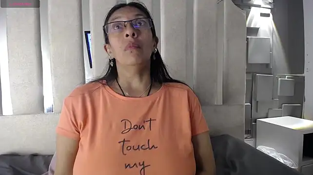 sami29_ (F milf) - stisckout your tongue