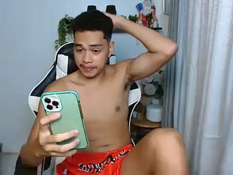 curlyasian_njxx