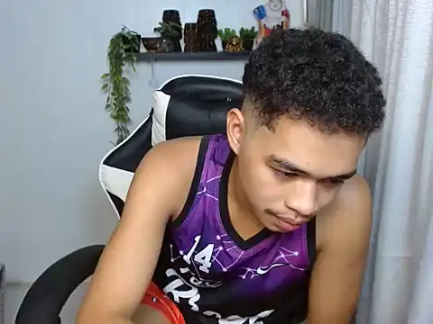 curlyasian_njxx