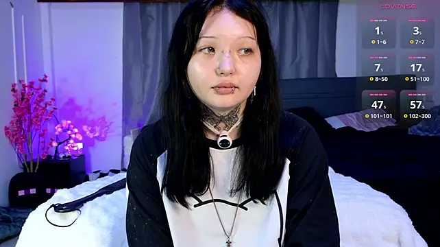 lein_bone (F teen) - dildo play