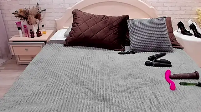 Jullia_Moor live cam preview