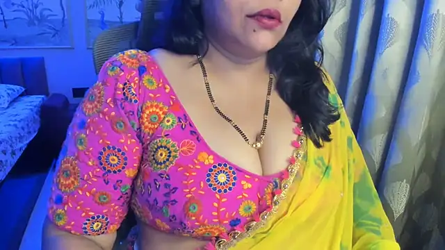 tarivishu11 (F milf) - french kiss with open boob
