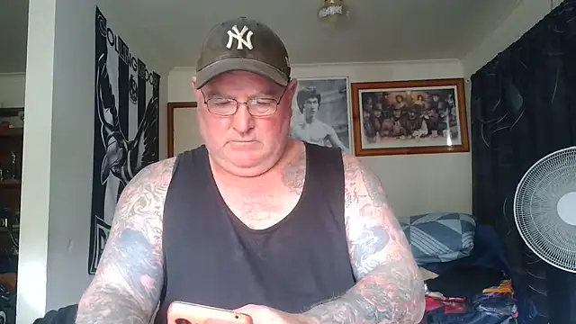 KINKYBLUEYES69 live cam on StripChat