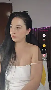 Emma_Hotkiss
