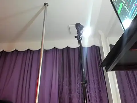 Naomy_Lester live cam on StripChat