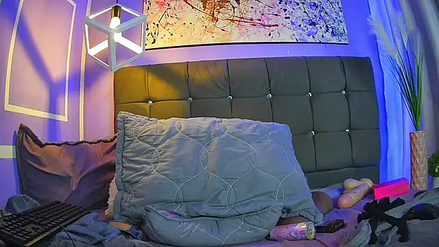 emma_cut3_ live cam on StripChat