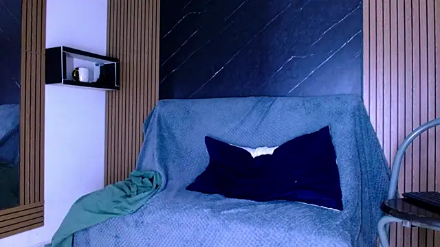 cris_lacobra_ (M young) - cum show plus striptease and sexy dance