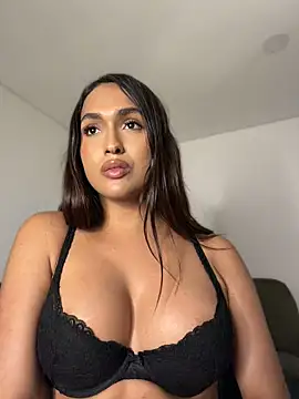 carminaurmommy live cam on StripChat