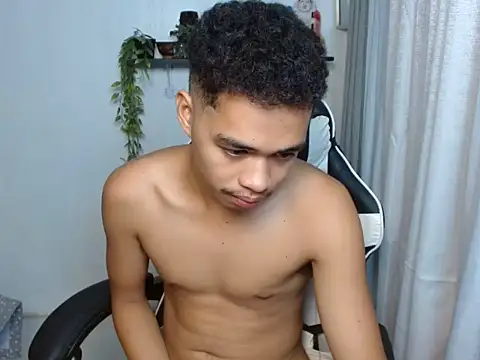 curlyasian_njxx