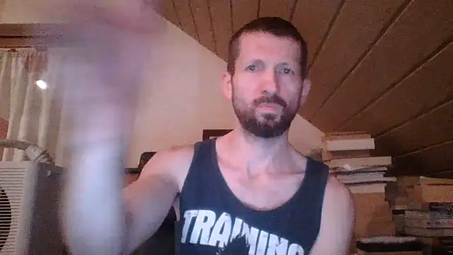 MuscleOtter live cam on StripChat