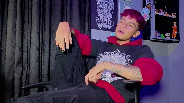MikeyKuro on Stripchat
