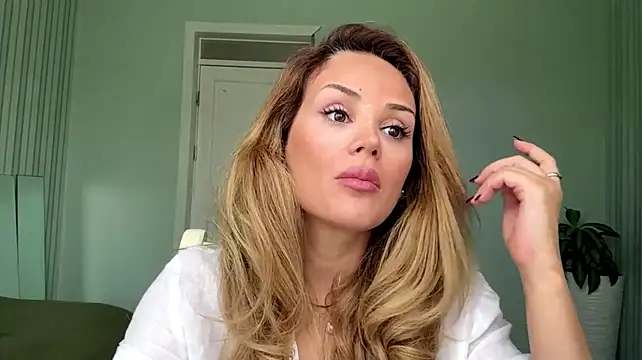 SayraPie live cam on StripChat