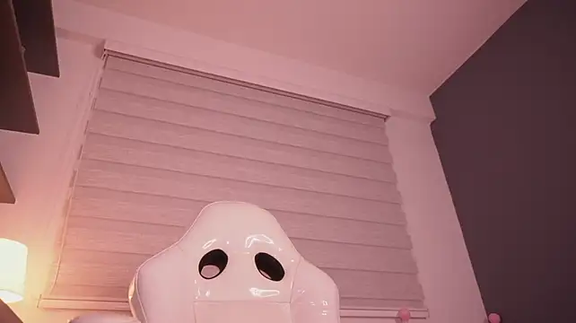 bella_adams_ stripchat