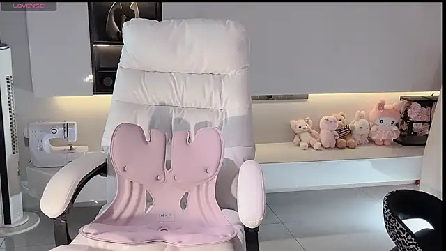 lvy-w live cam on StripChat