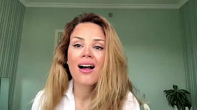 SayraPie live cam on StripChat